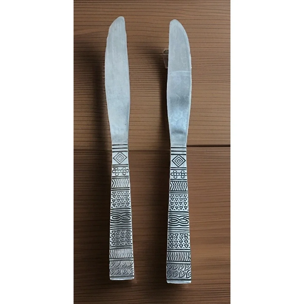 CAMBRIDGE Stainless CORDOBA 2 Dinner Knives geometric flatware  8 1/2 inch